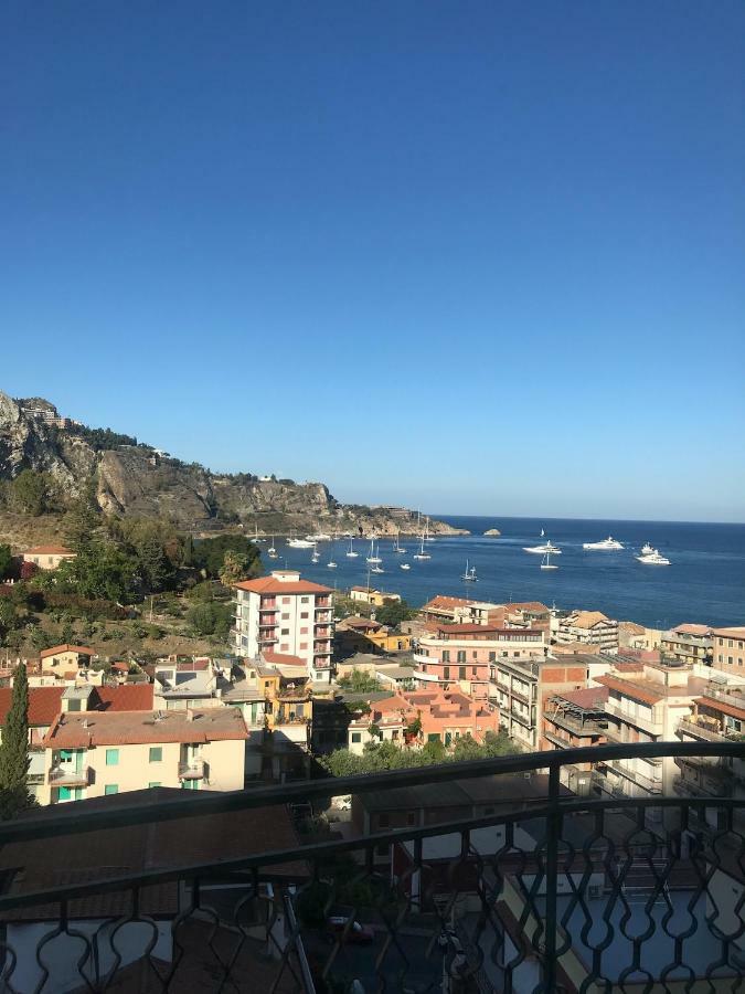 Baia Taormina Apartment Giardini Naxos Exterior photo