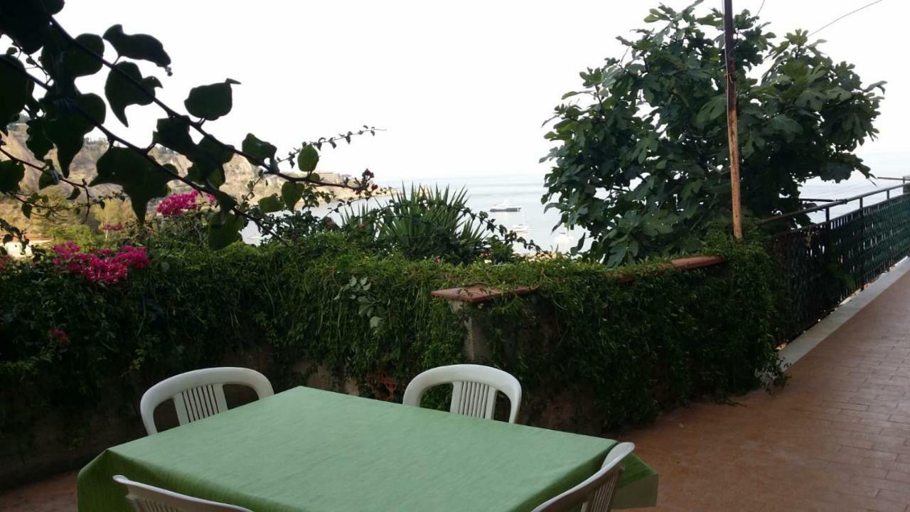 Baia Taormina Apartment Giardini Naxos Exterior photo